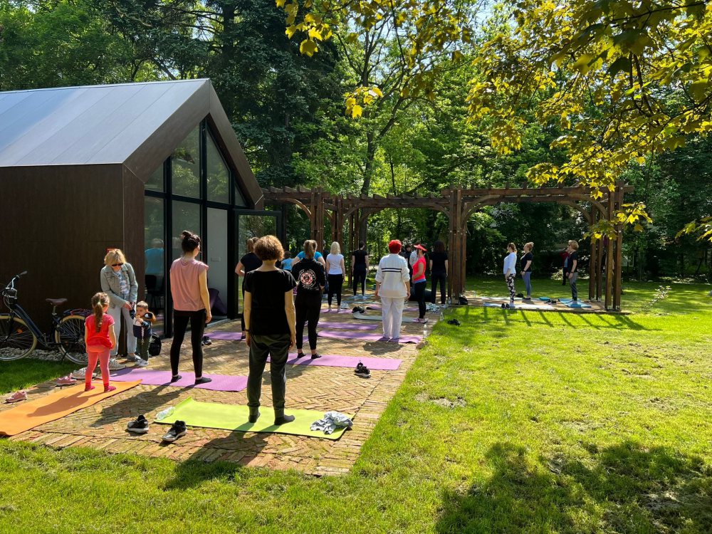 SAVRŠEN DAN ZA PILATES U PARKU!